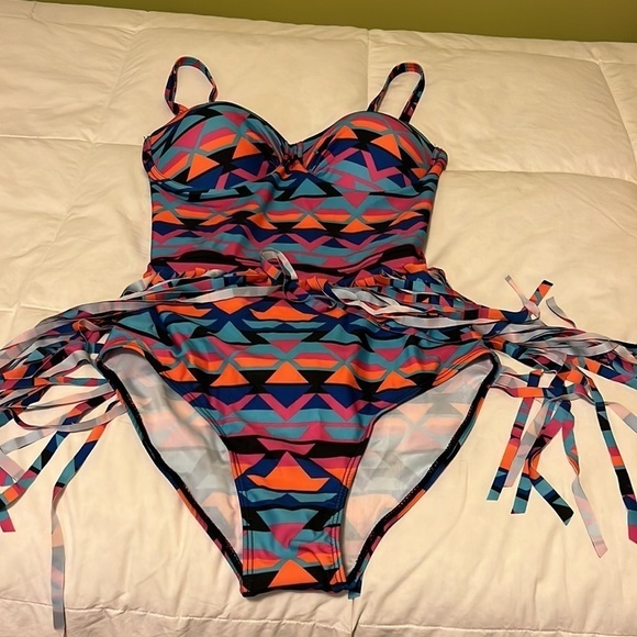 Colorful Swim suit - Picture 3 of 5